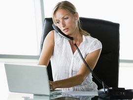 Заседнала работа и задържане на рамото на телефона - причините за цервикалната остеохондроза